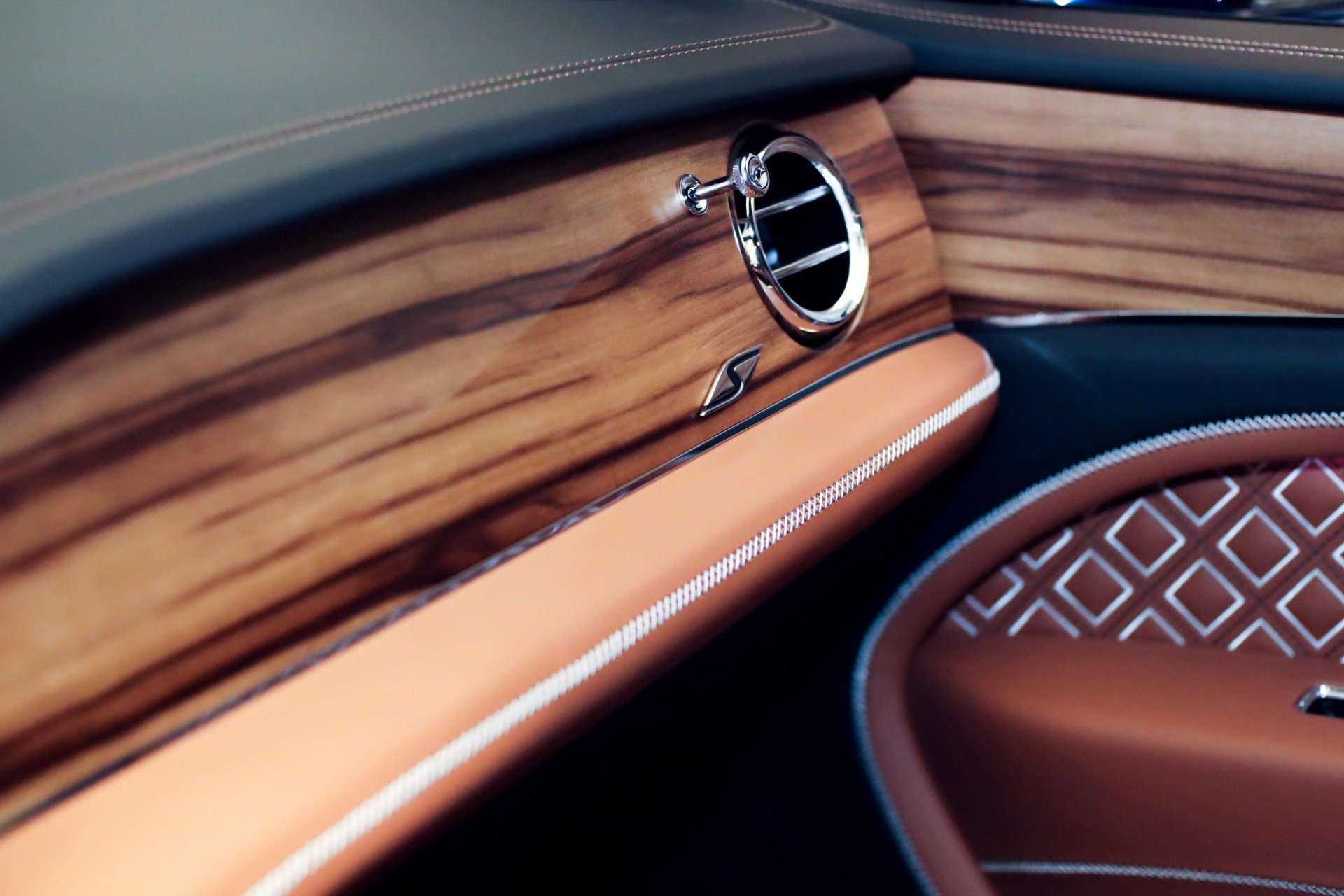 New 2025 Bentley Bentayga image 39