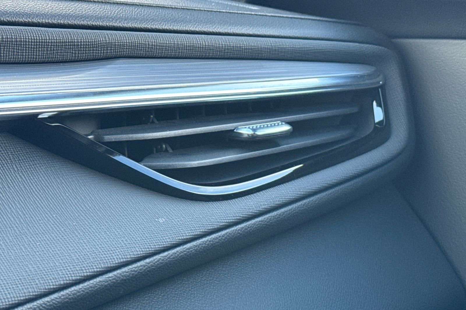 Used 2025 Buick Enclave Preferred image 27