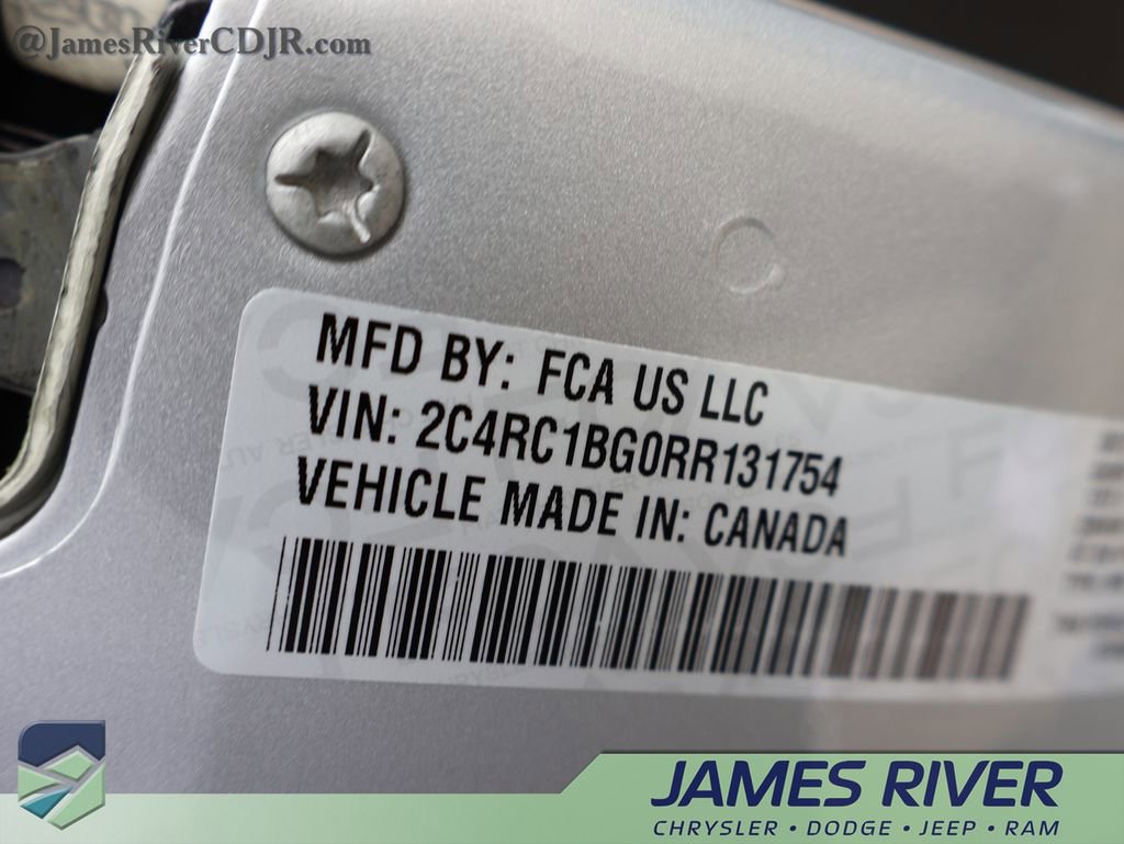 Used 2024 Chrysler Pacifica Touring-L image 39