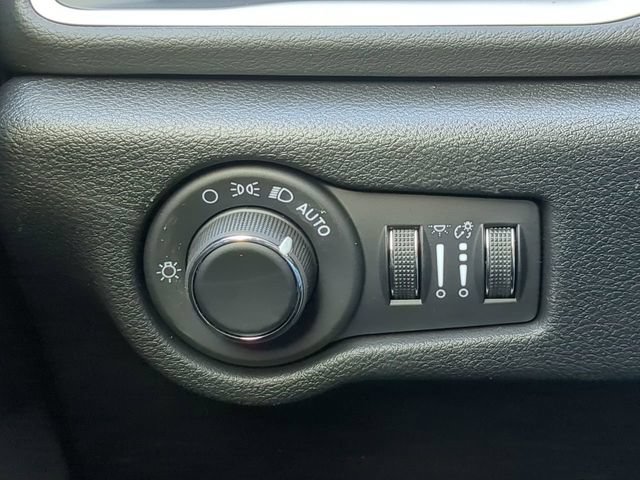 New 2026 Chrysler Voyager LX FWD image 28