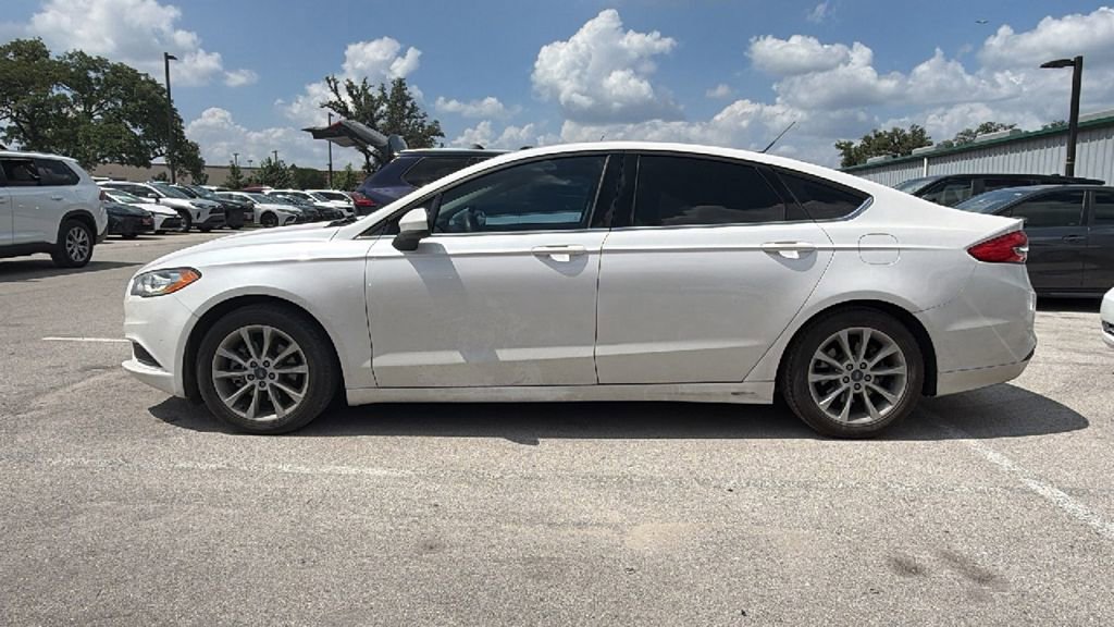 Used 2017 Ford Fusion SE w/ Fusion SE Technology Package FWD image 7
