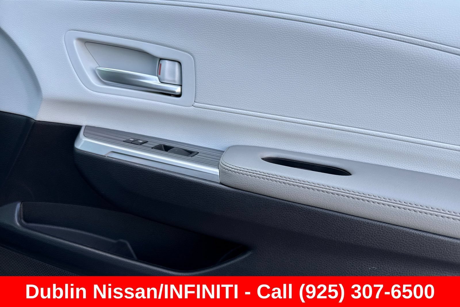 Used 2025 Toyota Sienna XLE FWD image 23