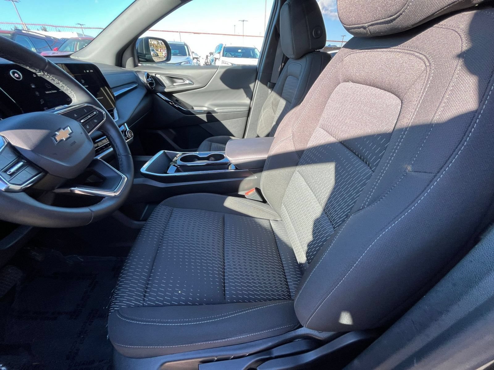 Used 2025 Chevrolet Equinox LT FWD image 27