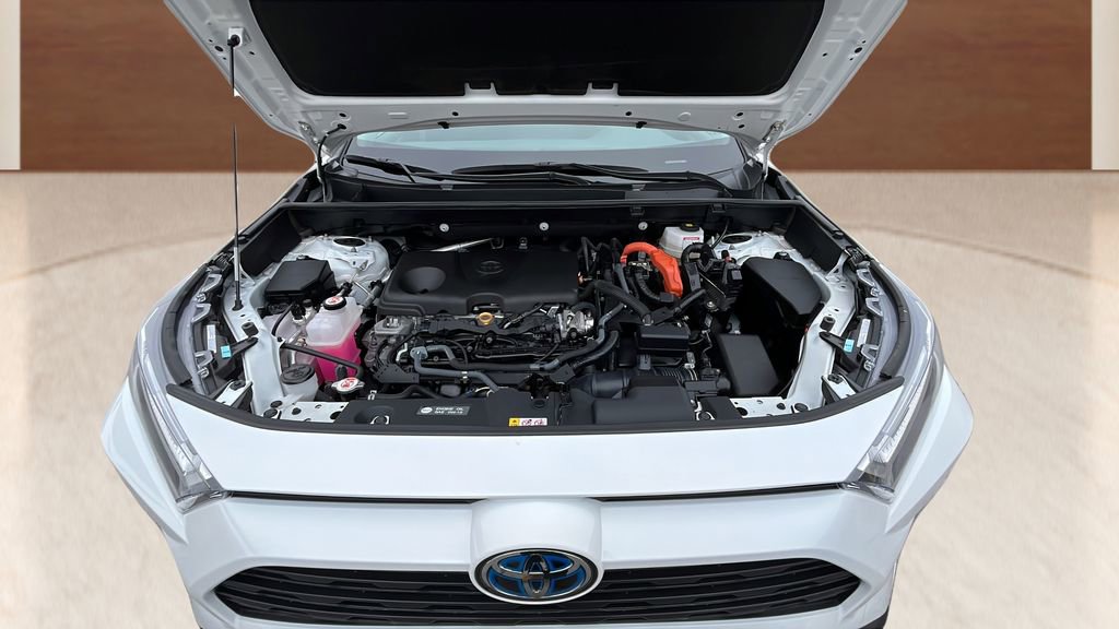 Used 2022 Toyota RAV4 XLE w/ Carpet Mat Package (TMS) image 11