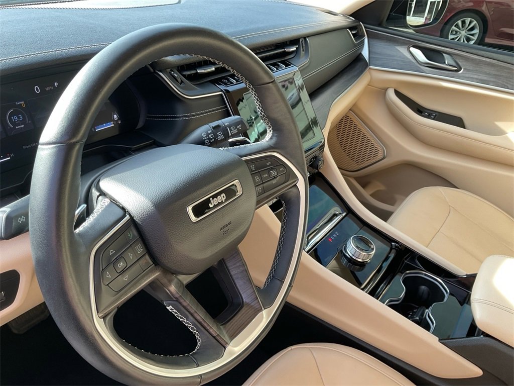 Used 2022 Jeep Grand Cherokee Limited image 19