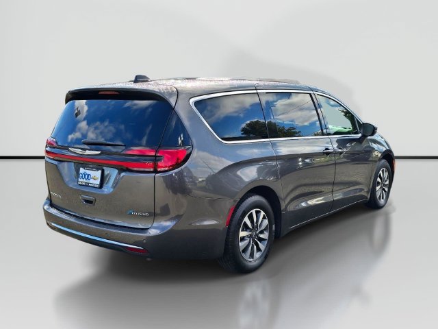 Used 2022 Chrysler Pacifica Touring-L FWD image 5