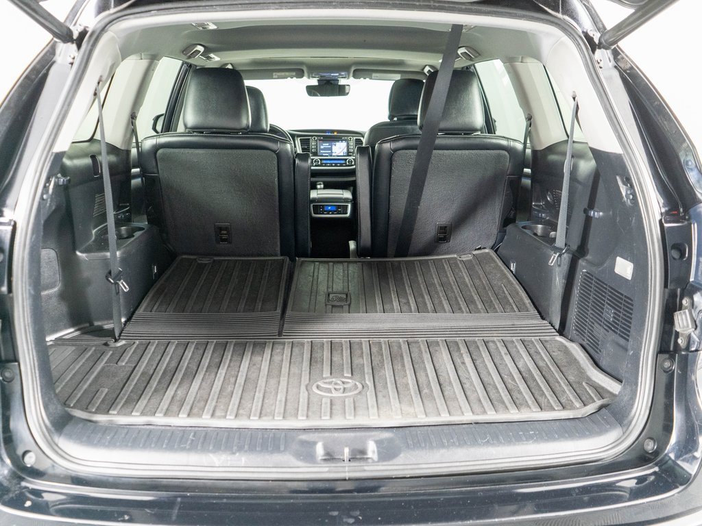 Used 2018 Toyota Highlander SE image 29