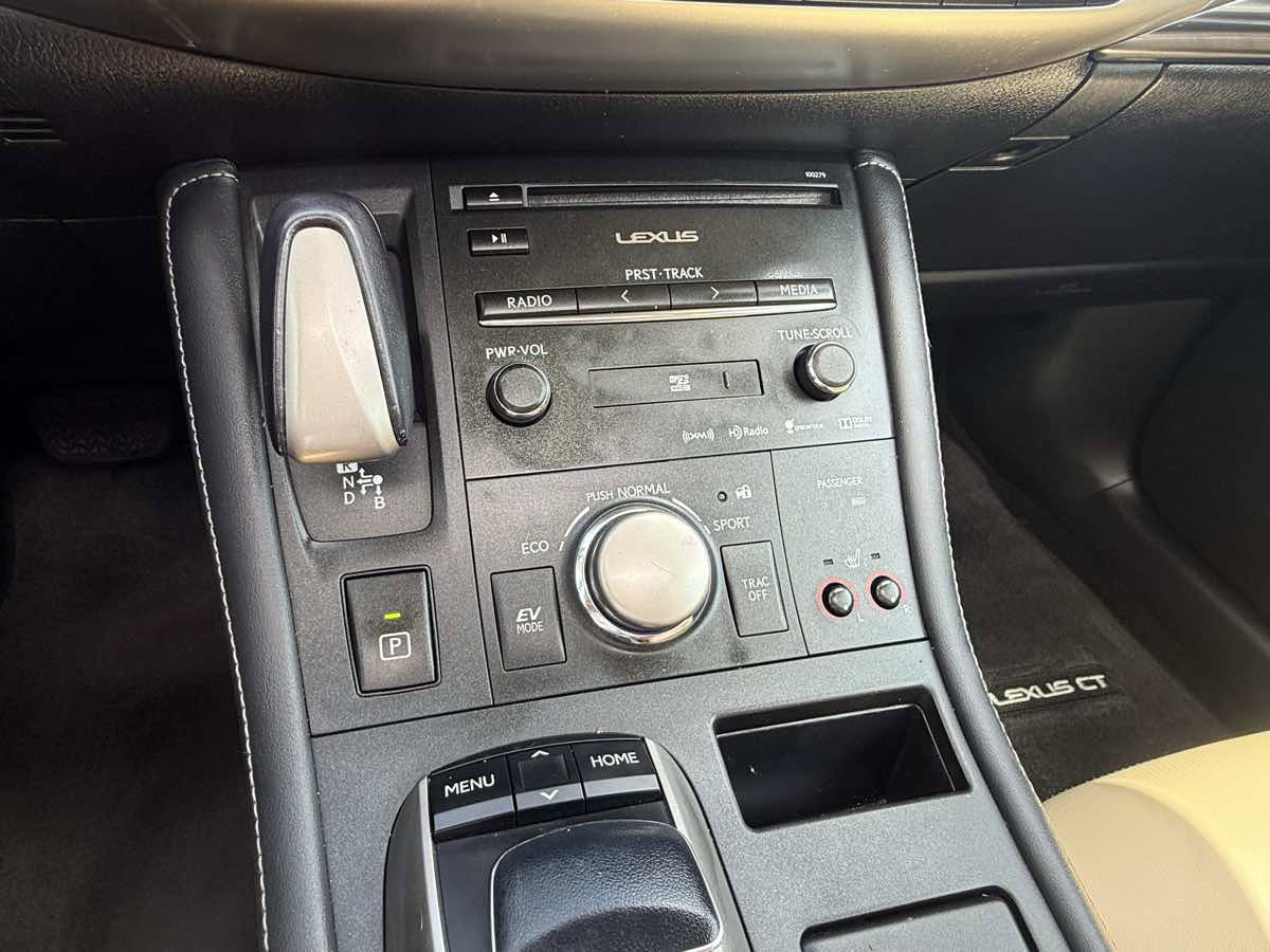 Used 2014 Lexus CT 200h FWD image 25