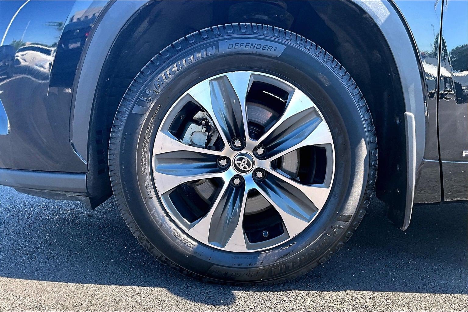 Used 2021 Toyota Highlander XLE AWD/4WD image 9