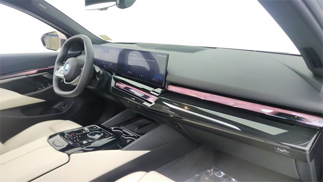 Used 2025 BMW i5 xDrive40 image 22