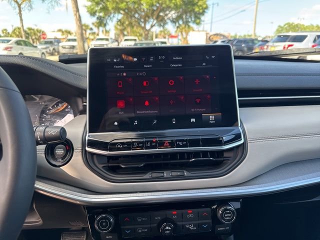 Used 2025 Jeep Compass Limited image 28