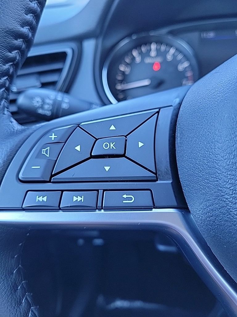 Used 2022 Nissan Rogue Sport SV w/ Technology Package image 22