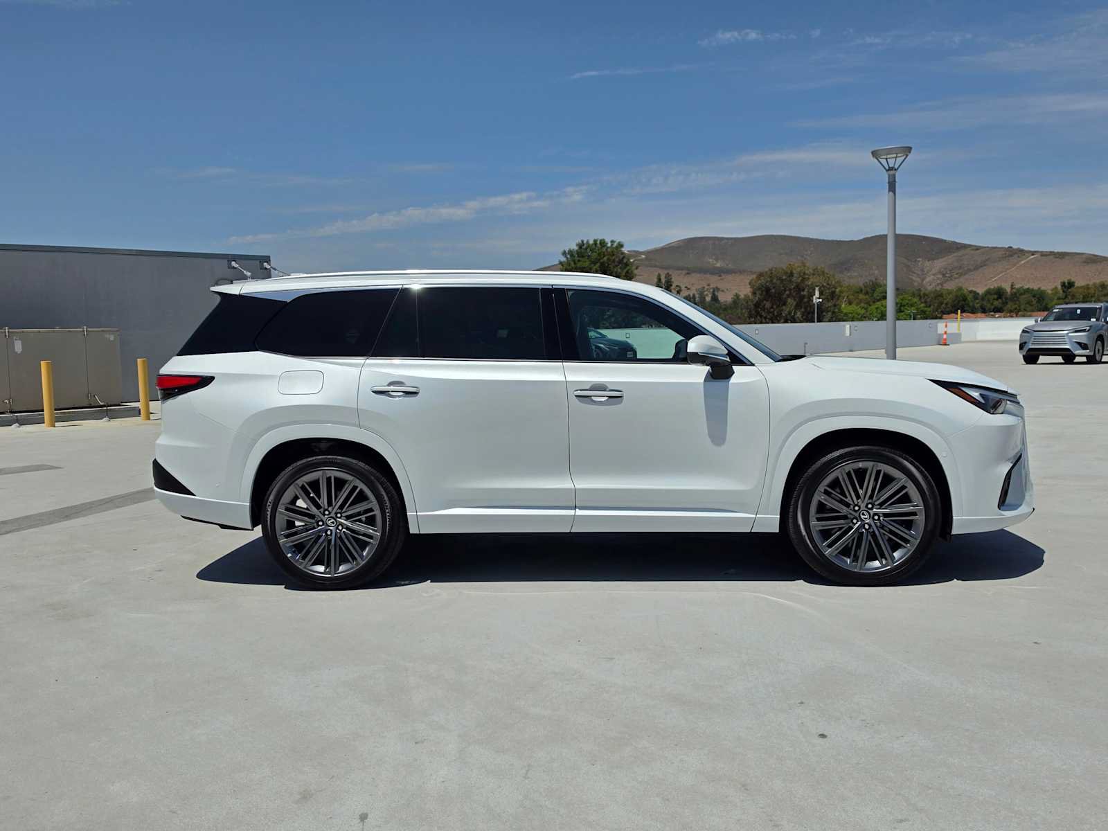 Certified 2026 Lexus TX 550h AWD Plug-In Hybrid image 3