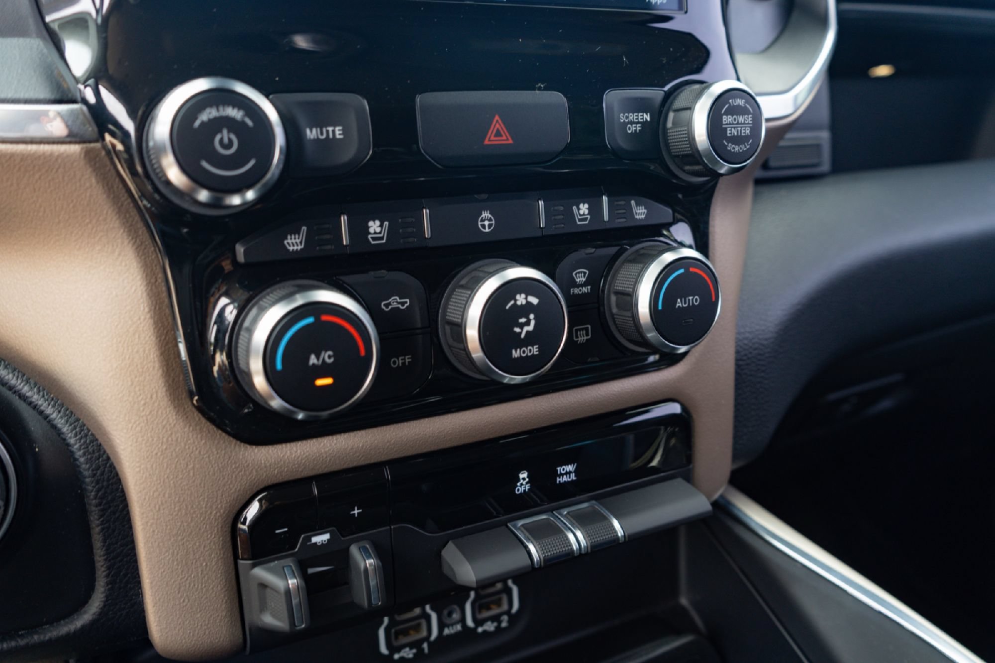 Used 2022 RAM 1500 Laramie AWD/4WD image 16