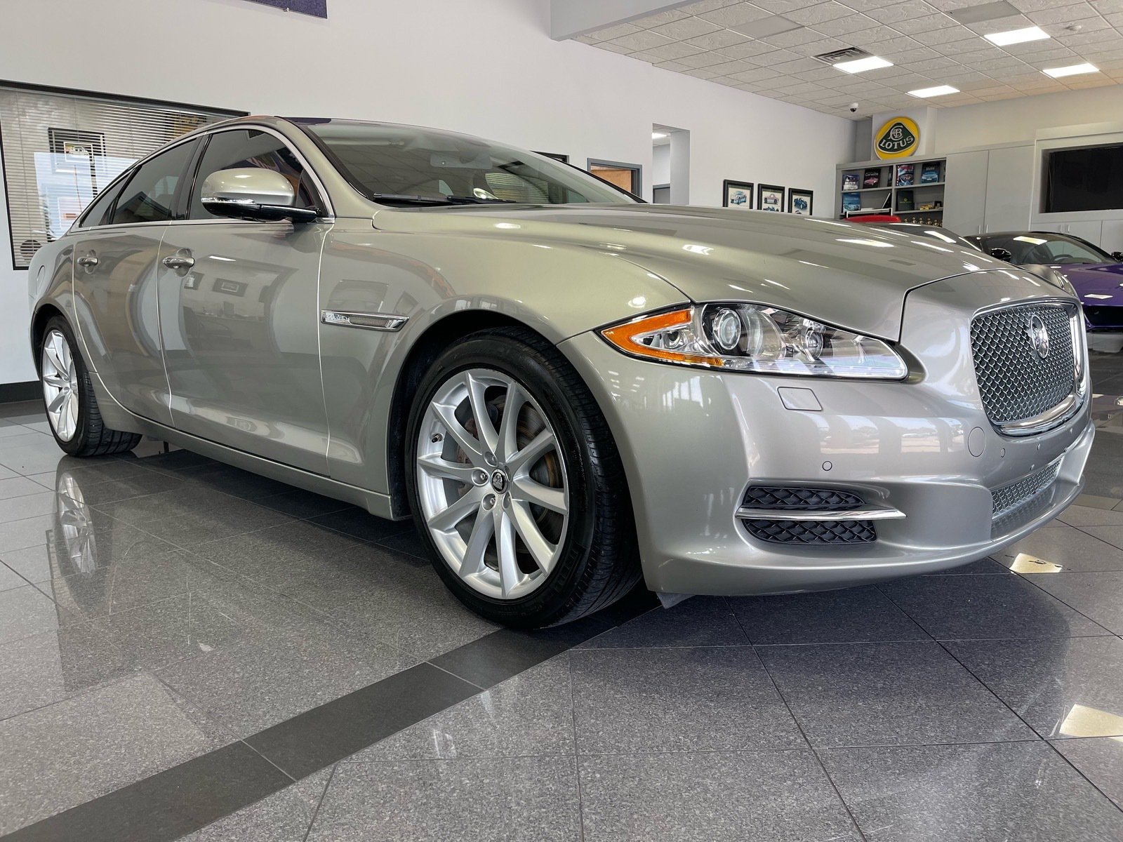 Used 2013 Jaguar XJ RWD image 7