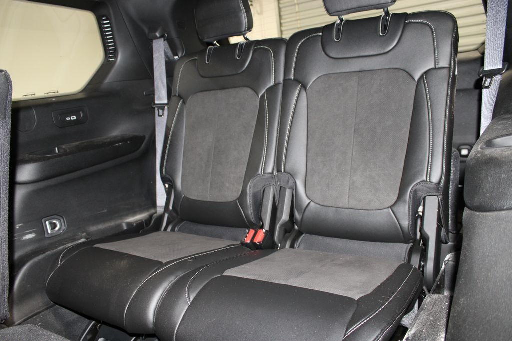 Used 2024 Jeep Grand Cherokee L Altitude AWD/4WD image 18