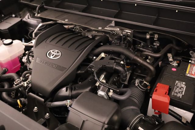 Used 2024 Toyota Highlander XLE image 8