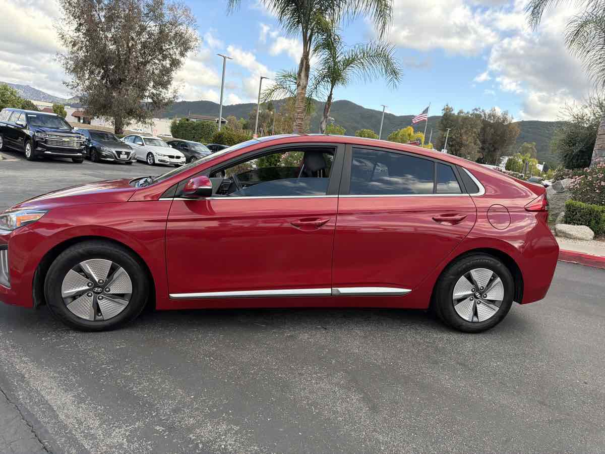 Used 2022 Hyundai Ioniq SE FWD image 26