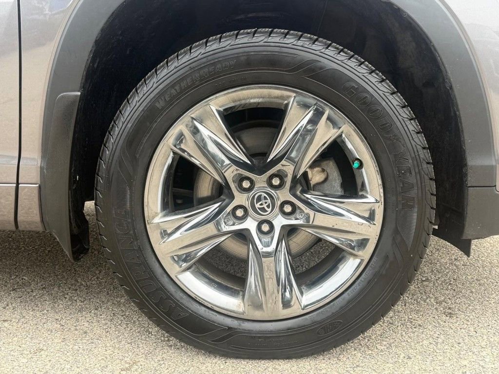 Used 2019 Toyota Highlander Limited Platinum AWD/4WD image 11