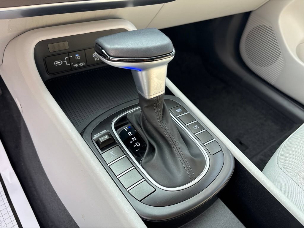 Certified 2024 Hyundai Kona SEL AWD/4WD image 26