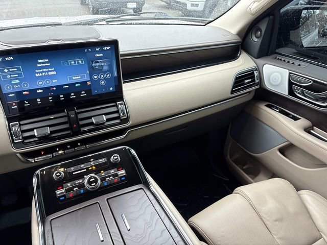 Certified 2023 Lincoln Navigator Reserve AWD/4WD image 15