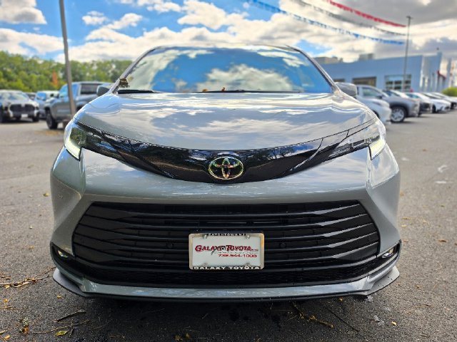 New 2026 Toyota Sienna XLE Woodland Edition AWD/4WD image 2