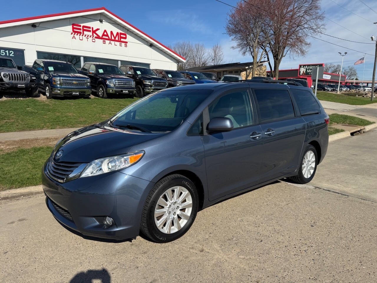 Used 2015 Toyota Sienna XLE w/ XLE Navigation Package AWD/4WD image 1