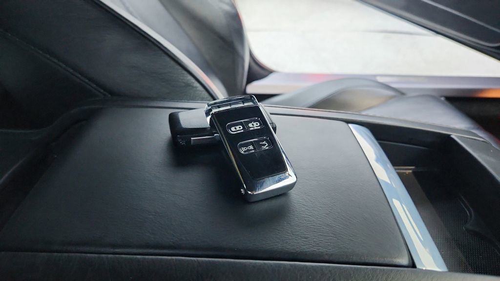 Used 2015 Aston Martin V8 Vantage Coupe image 30