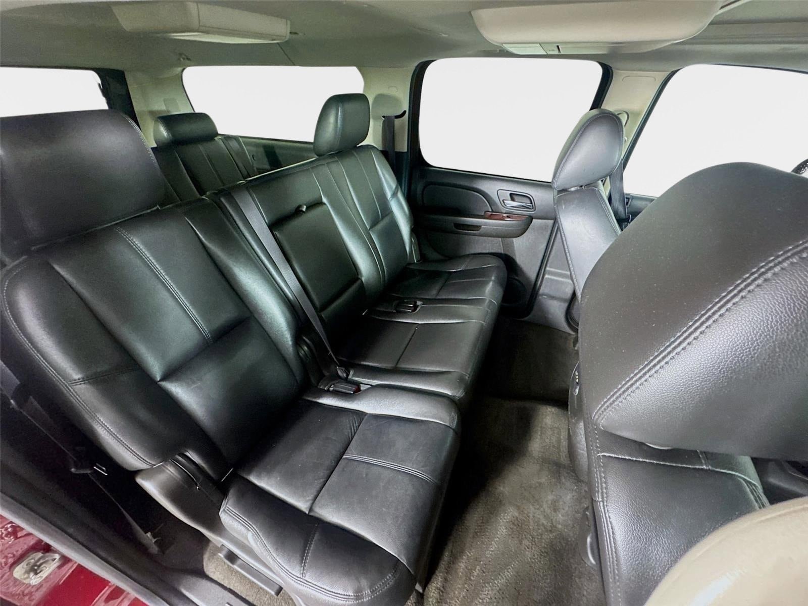 Used 2014 Chevrolet Suburban LT w/ Luxury Package AWD/4WD image 27