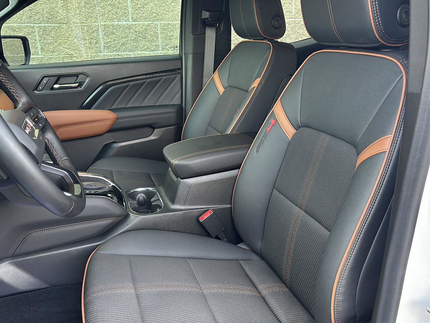 Used 2024 GMC Canyon AT4 w/ Technology Package image 7
