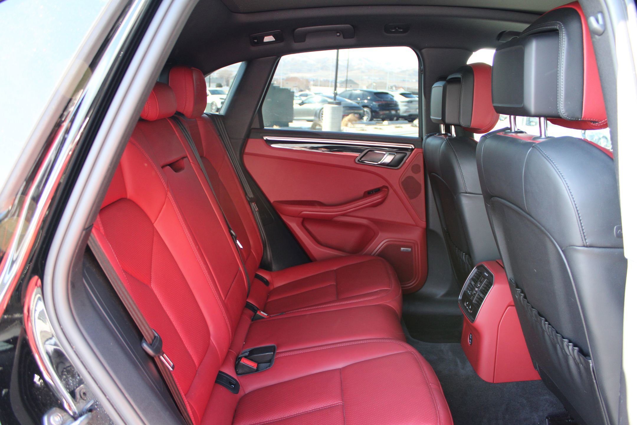 Certified 2024 Porsche Macan S image 25