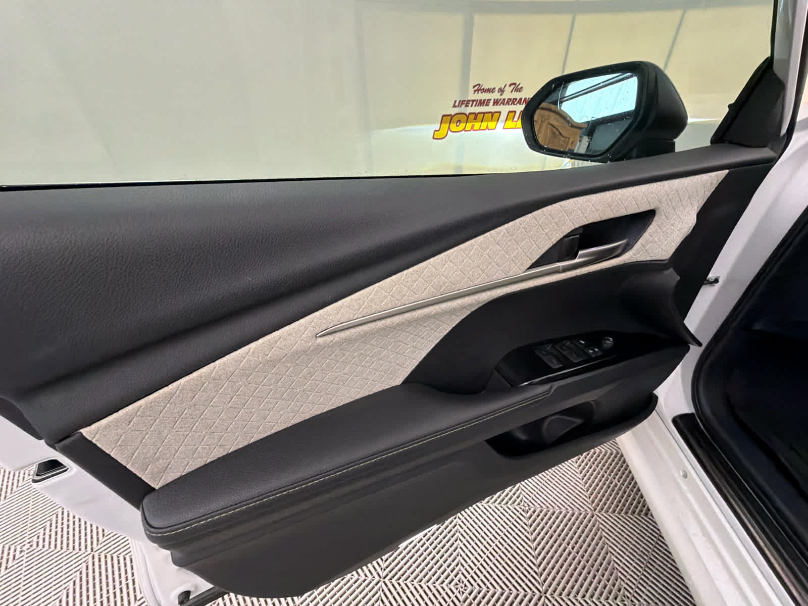 Used 2025 Toyota Camry XLE FWD image 22