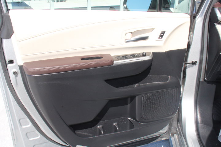 Certified 2024 Toyota Sienna Platinum FWD image 10