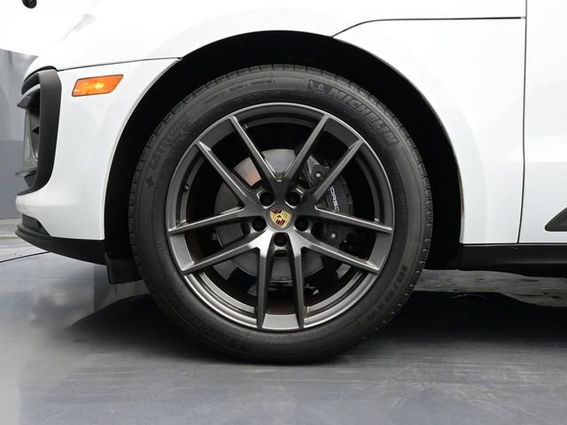 Certified 2023 Porsche Macan Turbo image 6