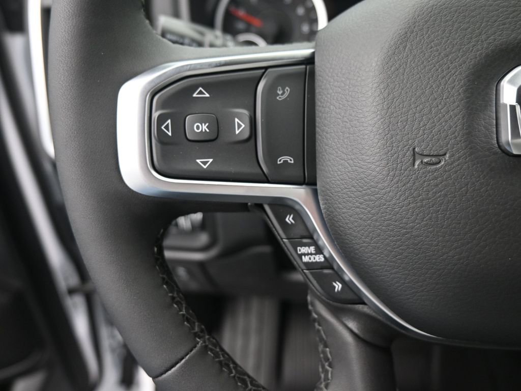 New 2026 RAM 1500 4x4 Crew Cab image 34