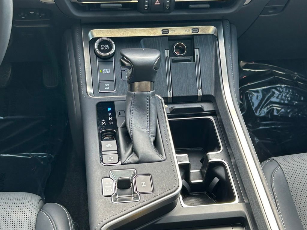 Used 2024 Lexus GX 550 w/ Accessory Package (2T) image 25