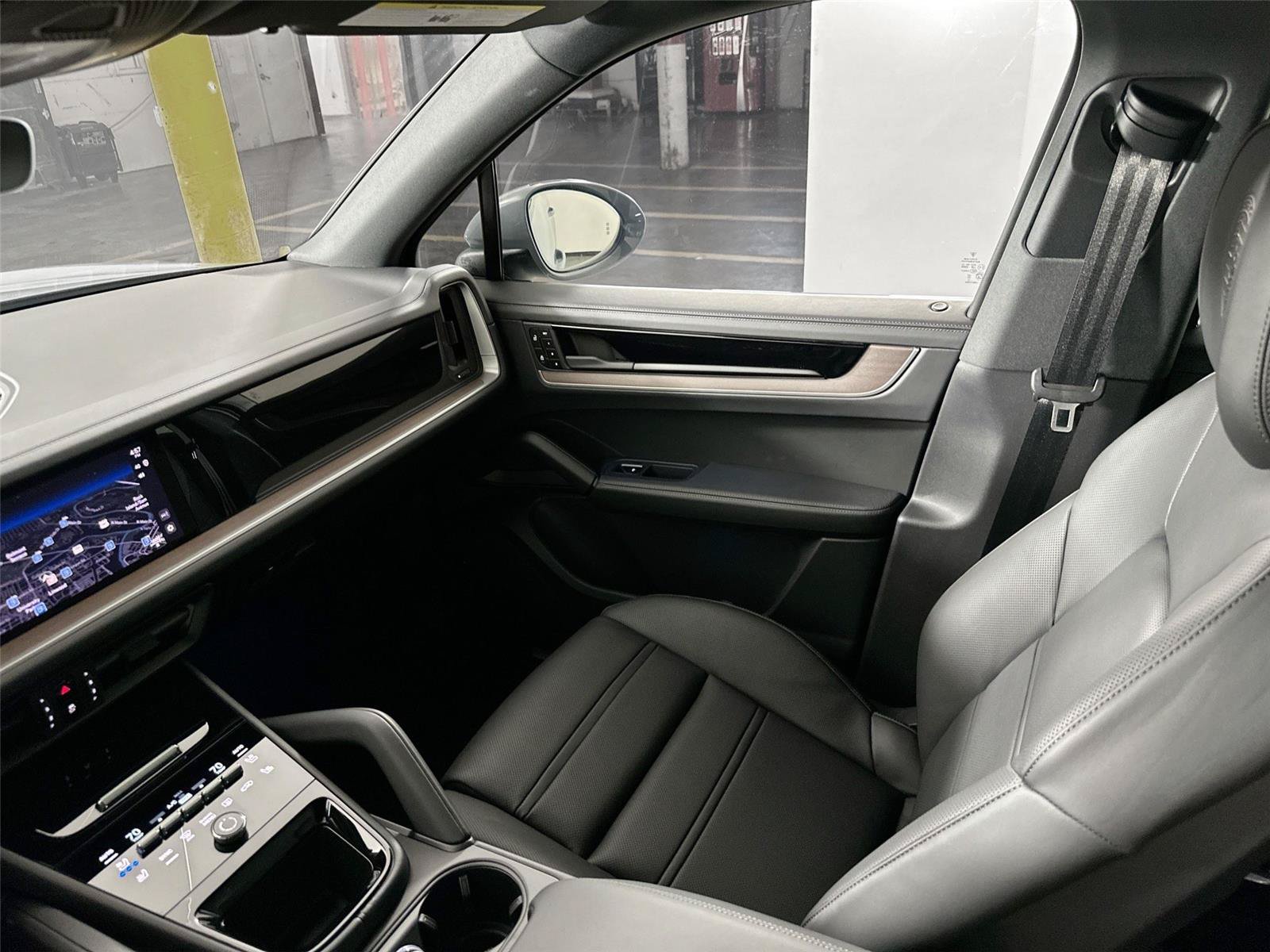 Certified 2026 Porsche Cayenne AWD/4WD image 29