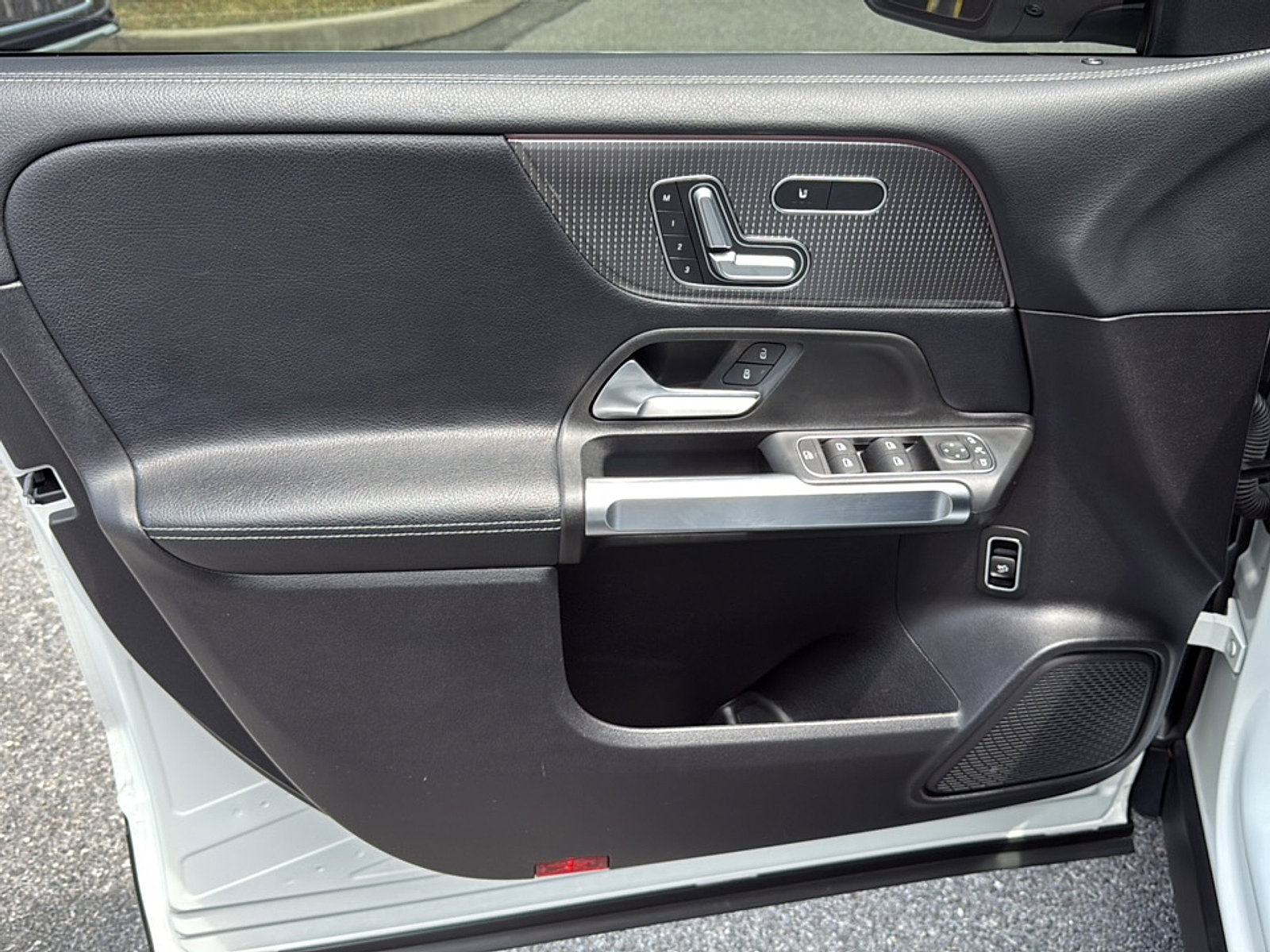 Used 2021 Mercedes-Benz GLB 250 4MATIC image 13