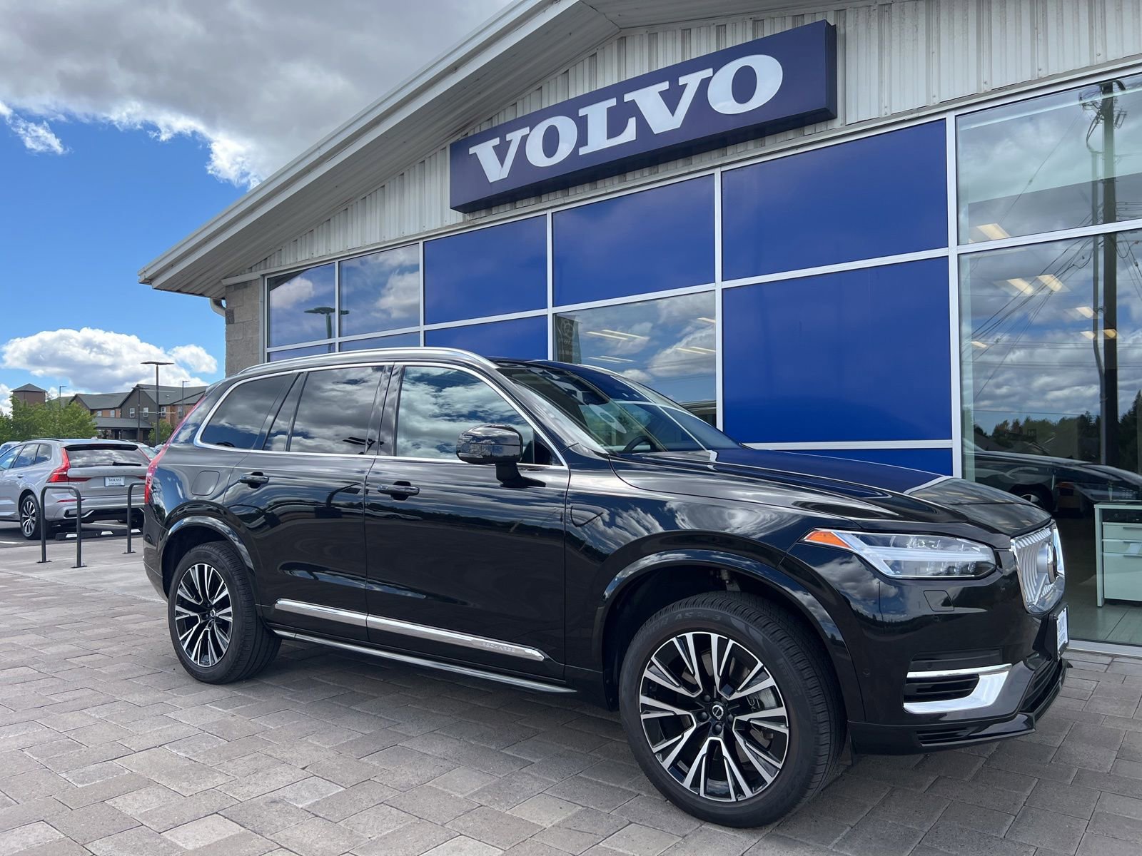 Used 2023 Volvo XC90 T8 Plus AWD/4WD image 1