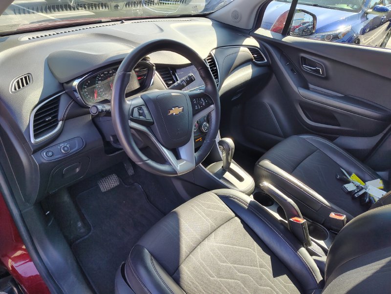 Used 2021 Chevrolet Trax LT w/ Driver Confidence Package FWD image 10