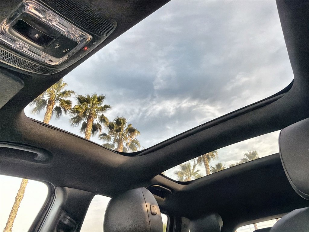 Used 2024 Mercedes-Benz GLB 250 4MATIC w/ Exclusive Package image 16