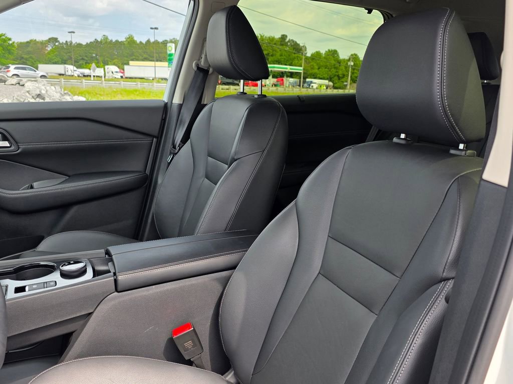 Used 2025 Nissan Rogue SL w/ Tech Package AWD/4WD image 10