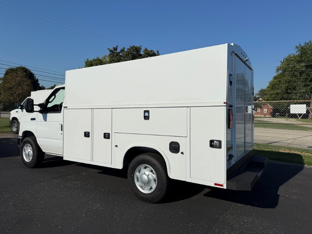 New 2027 Ford E-350 and Econoline 350 Super Duty w/ Power Equipment Group RWD image 4