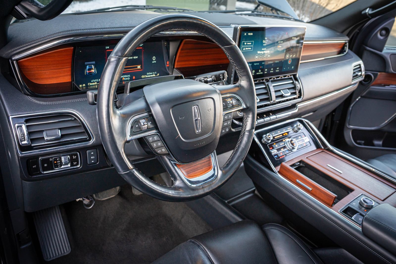 Used 2024 Lincoln Navigator Reserve image 15