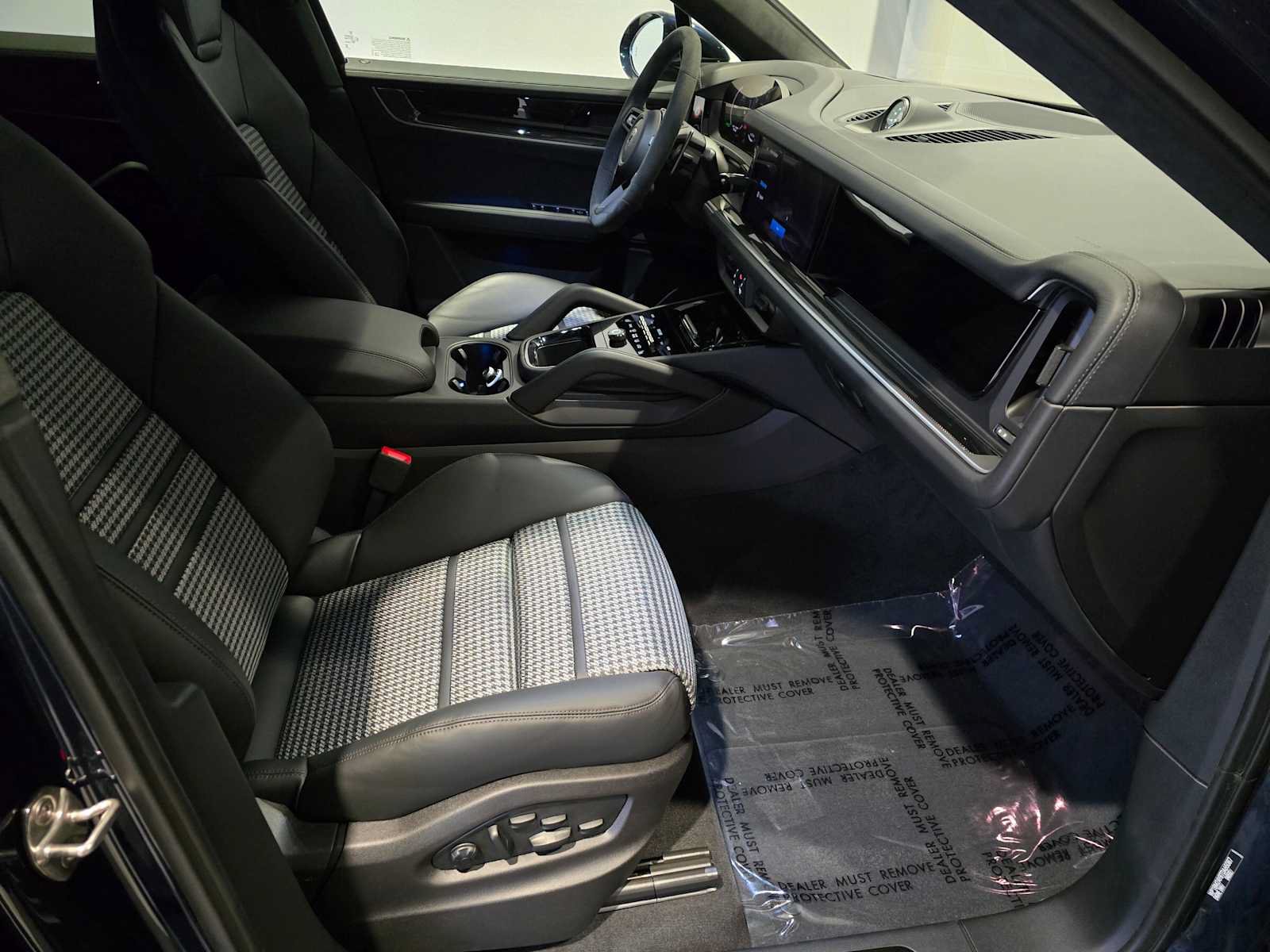 New 2026 Porsche Cayenne Turbo AWD/4WD image 13