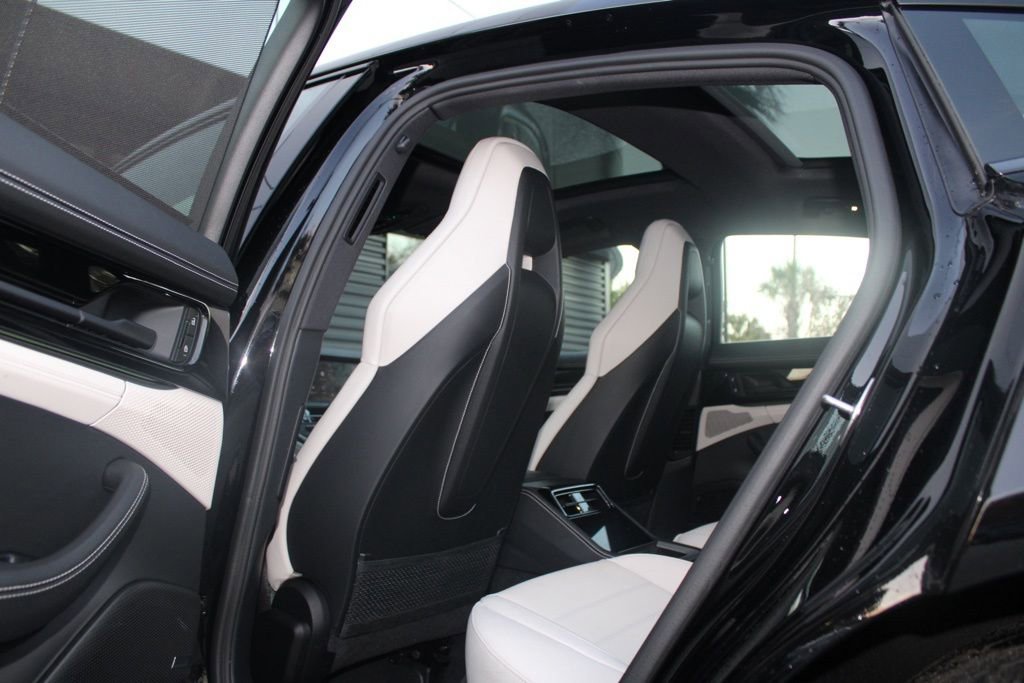 Certified 2025 Porsche Panamera image 34