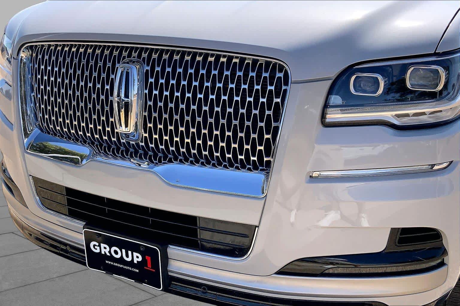 Used 2022 Lincoln Navigator Reserve AWD/4WD image 30