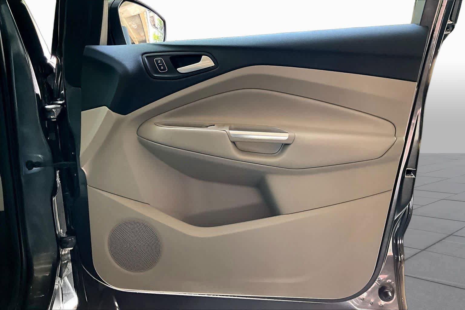 Used 2018 Ford Escape Titanium AWD/4WD image 22