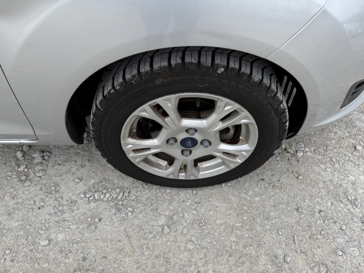 Used 2016 Ford Fiesta SE image 12