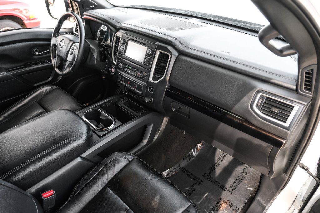 Used 2019 Nissan Titan SL w/ Midnight Edition RWD image 9